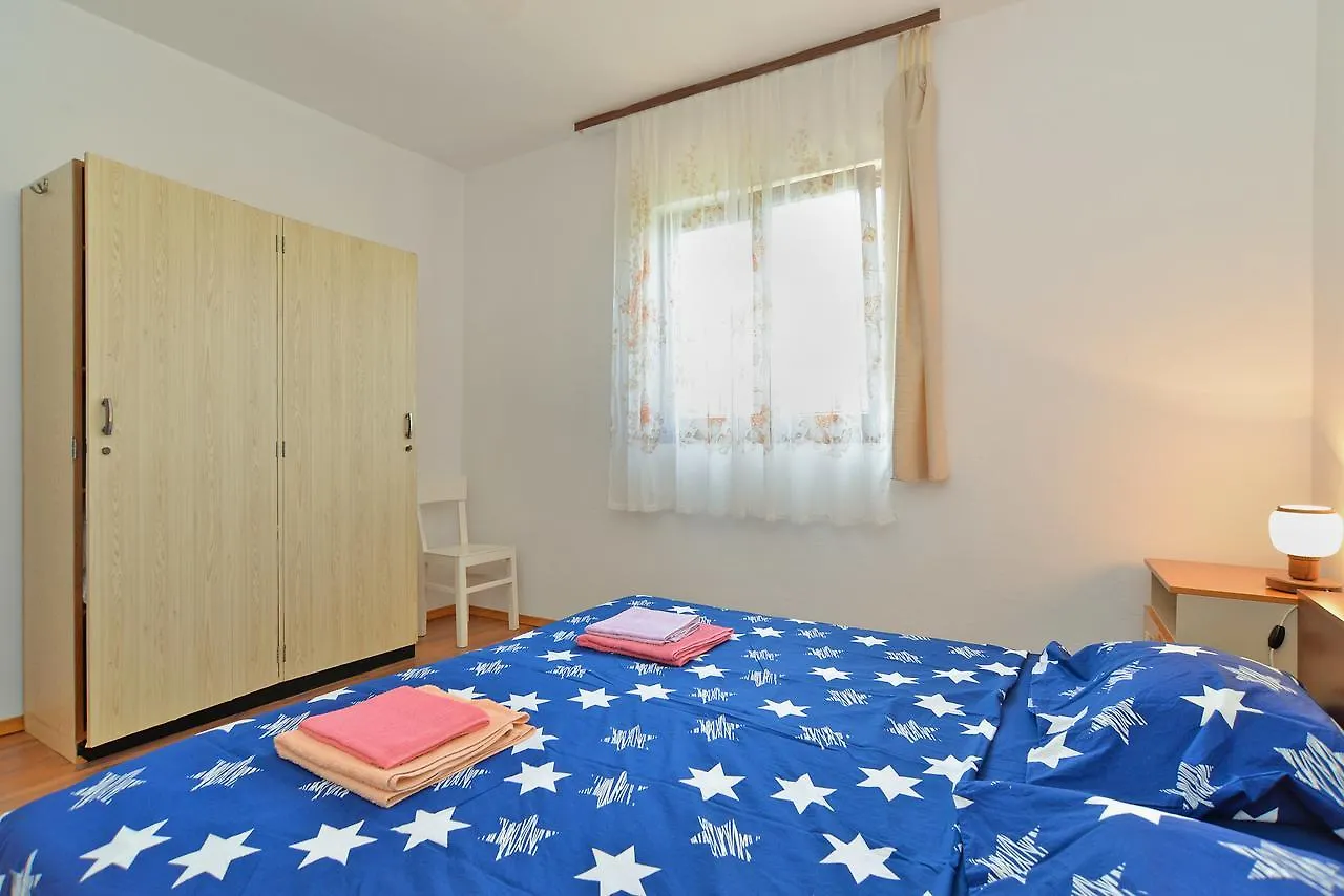 Apartment Ana 1725 Pula