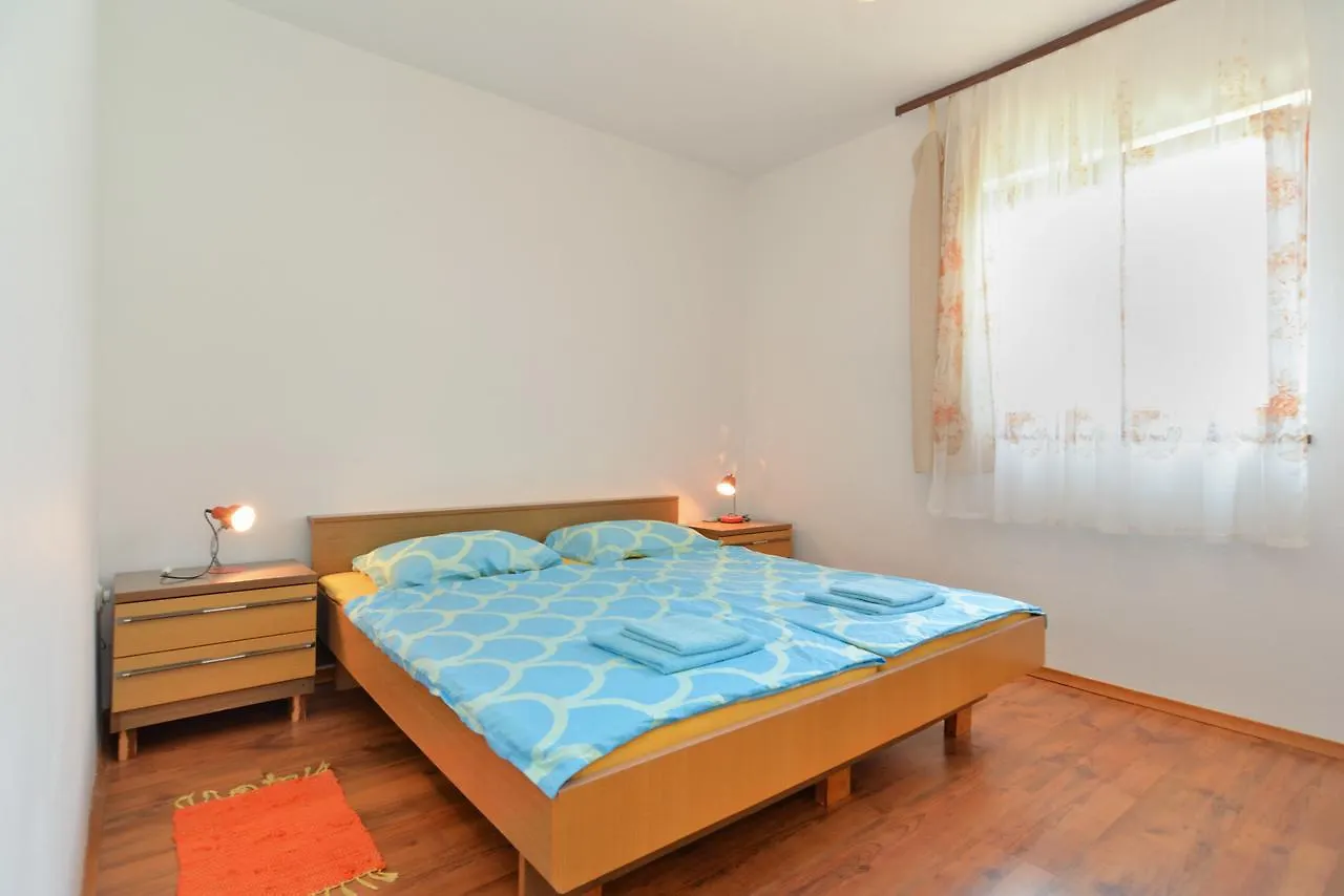 Apartment Ana 1725 Pula Croatia