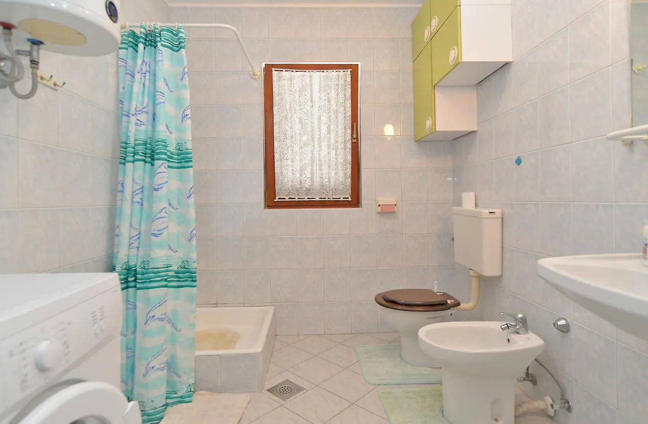 Apartment Ana 1725 Pula 0*,