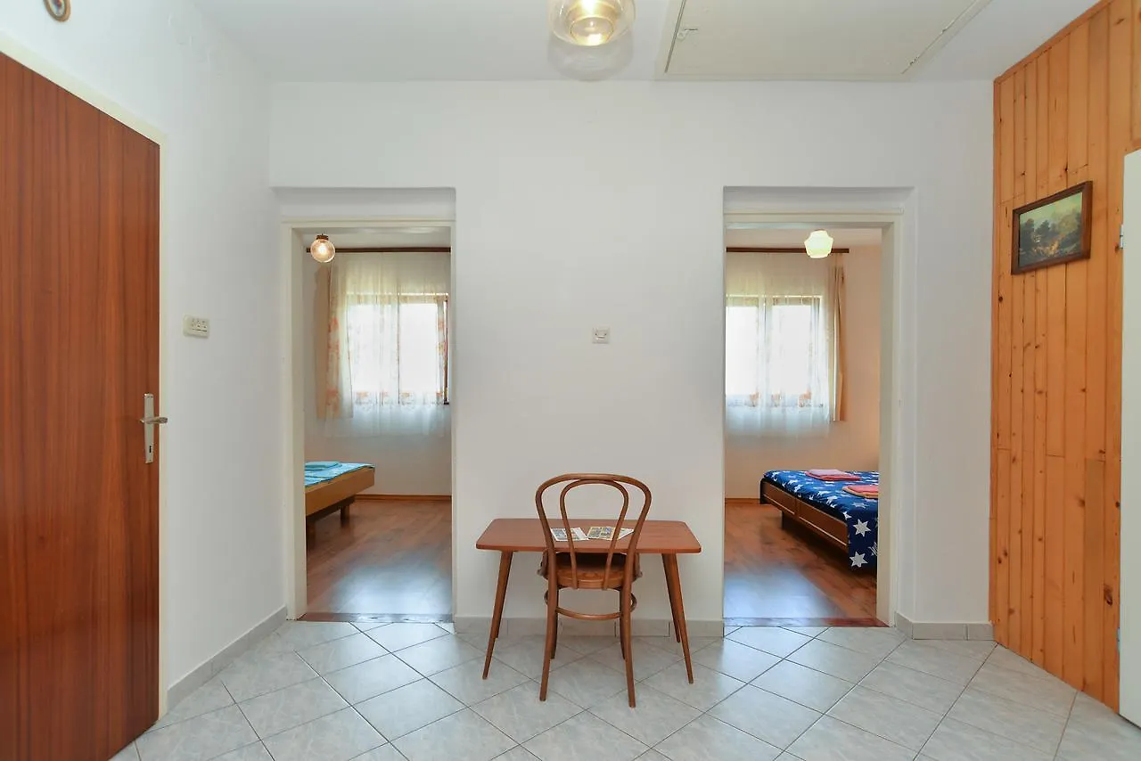 Apartment Ana 1725 Pula Croatia